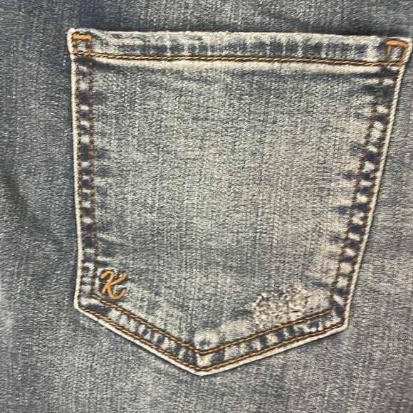 Kut from the Kloth NWOT Dark Wash Distressed Denim High Rise Shorts Size 8 - Picture 5 of 9